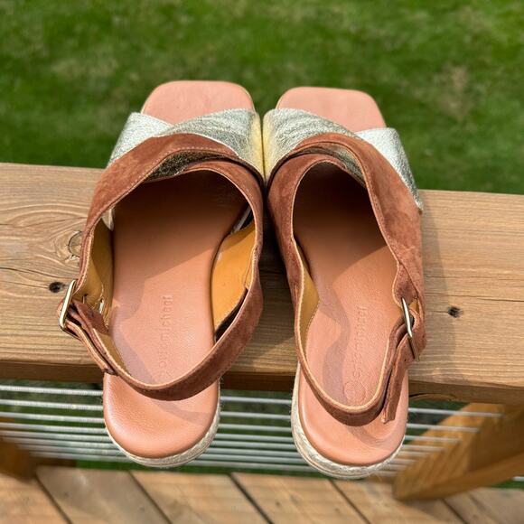 Eric Michael size 8.5 Flip Sandals Camel Suede Metallic Gold Leather Slingback - Picture 7 of 10